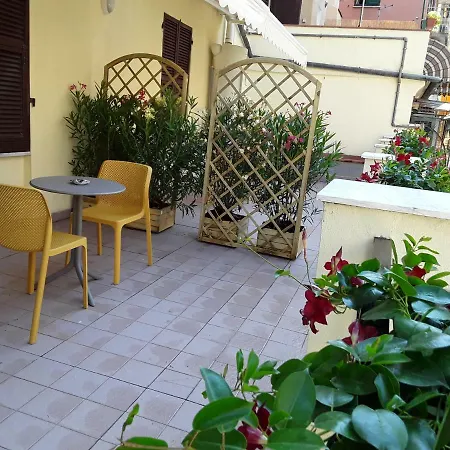 Konukevi Rosy 2*